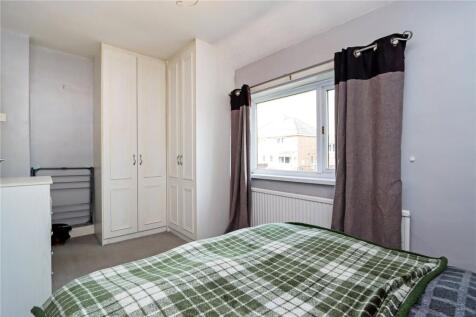 Bedroom 1 Pic 2