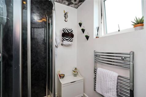 En Suite Shower Pic1