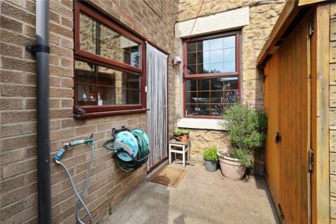 Rear Yard Pic 2