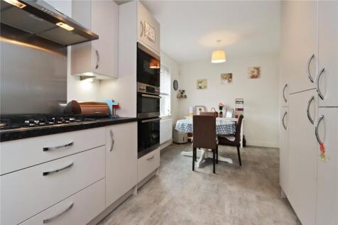 Kitchen Diner Pic 1