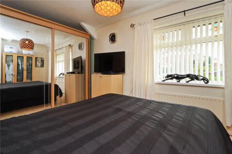 Bedroom 1 Pic 2
