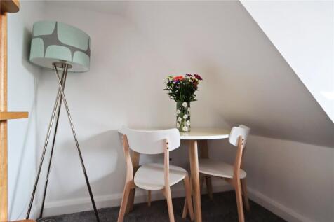 Lounge/Dining Area