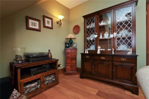 Living Room Pic 4