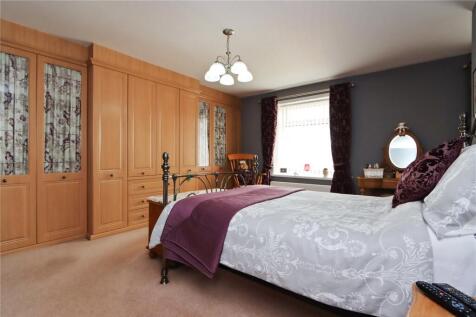 Bedroom 1 Pic 2