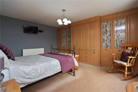 Bedroom 1 Pic 3