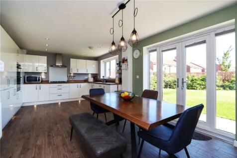 Kitchen Diner Pic 1