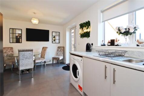 Kitchen Diner Pic 3