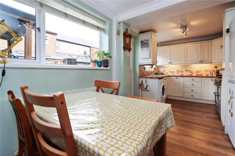 Kitchen Diner Pic 2