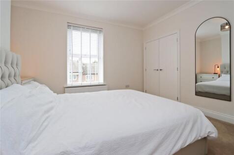Bedroom 1 Pic 3