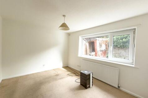 Bedroom 2 Pic 2
