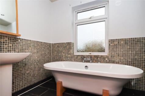 En Suite Bath Pic 1
