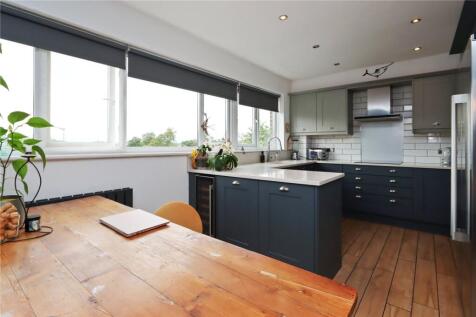 Kitchen Diner Pic 1