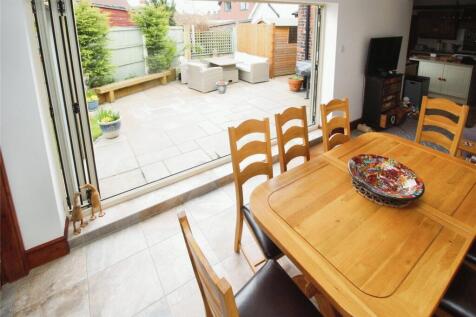 Bi Fold Onto Patio