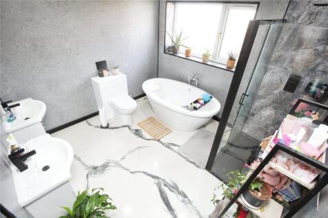 1st Floor Bathroom
