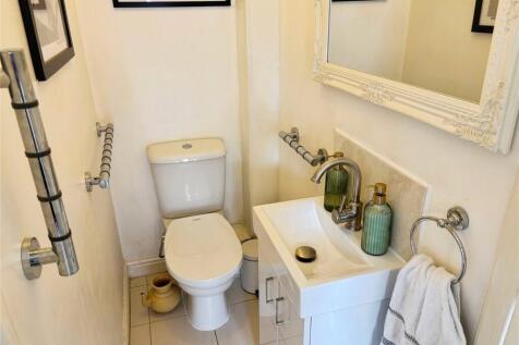 Cloakroom/Wc
