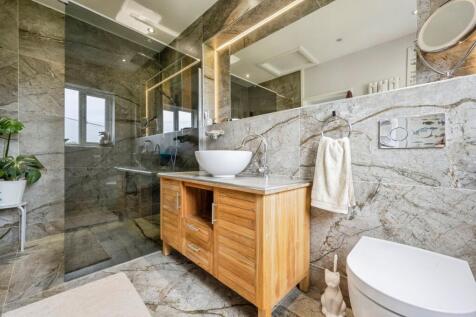 En-Suite Shower