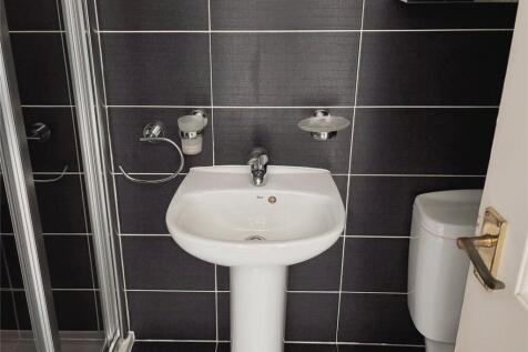 Downatairs Shower