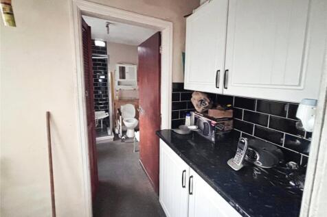 Kitchen / Bathroom