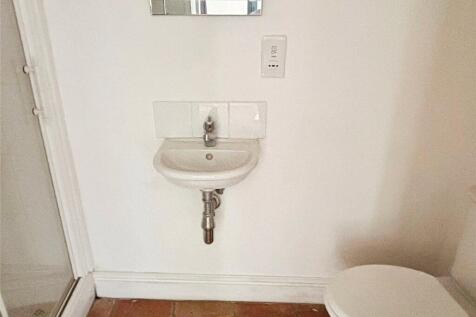 Separate Shower / Wc