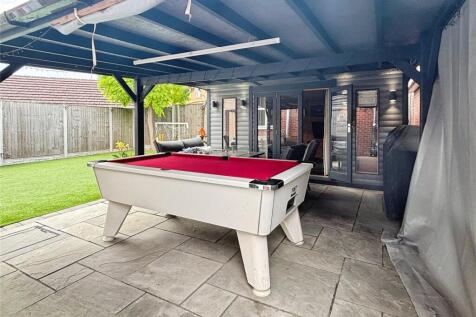 Enclosed Patio Area