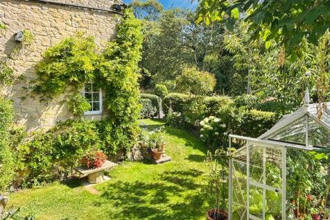 Side / Front Garden