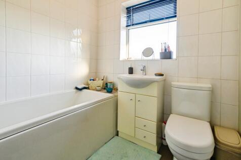 Main Bathroom 2