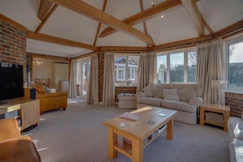 Family Room (4)