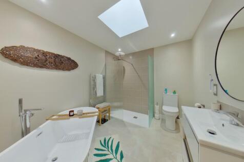 Bathroom.jpg