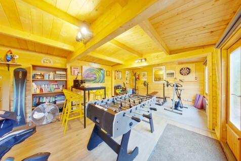 Cabin Pic.jpg