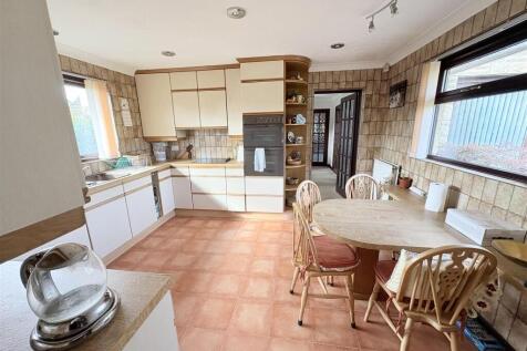 lodge kitchen.jpg