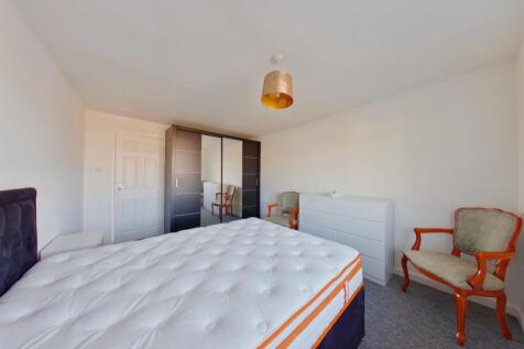 Bedroom 1 .jpg