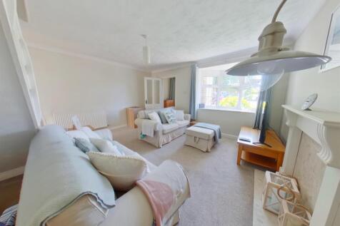 Living Room3.jpg