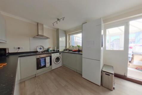 Kitchen2.jpg