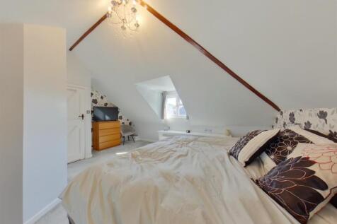 Bed 1 Pic (5).jpg