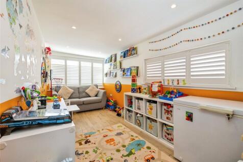 Playroom/Bed 4