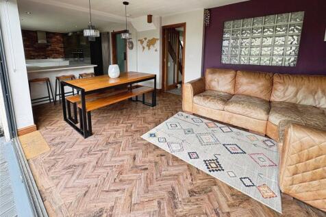 Living/Dining Area