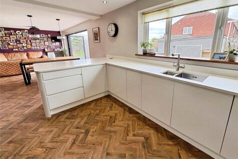 Kitchen/Dining Area