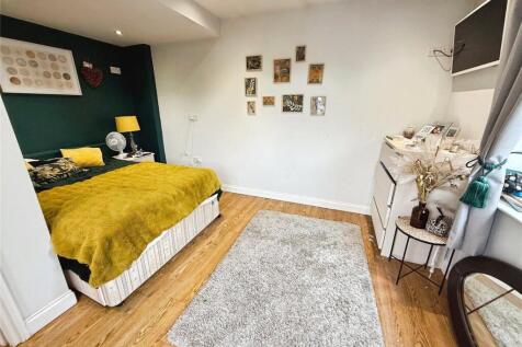 Reception/Bedroom 6