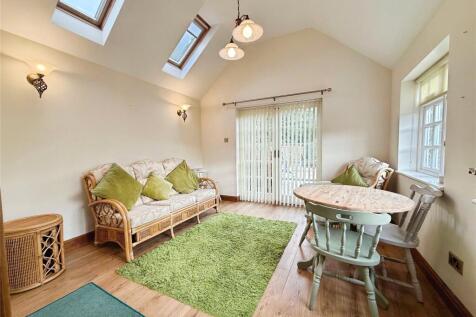 Sun Room/Bedroom 5