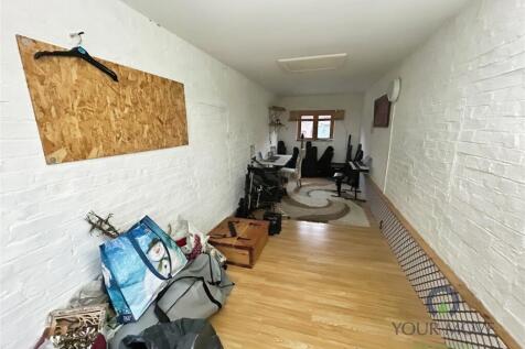 Garage/ Loft Room