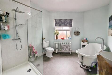 Bathroom/Shower W/C