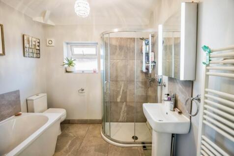 Bath/Shower Room