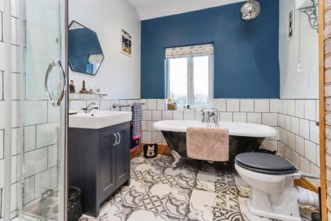 Bath/Shower Room