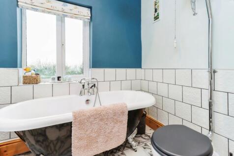 Bath/Shower Room