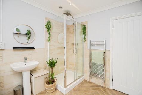 Bath/Shower Room