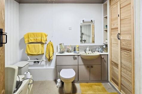 Bath/Shower Room