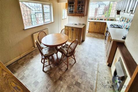 Kitchen / Dining Roo