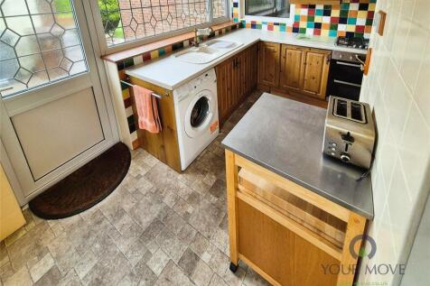Kitchen / Dining Roo