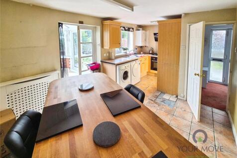 Kitchen / Dining Roo
