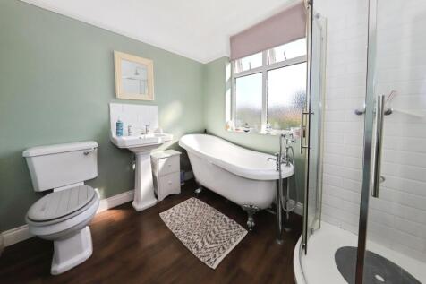 Bath/ Shower Room